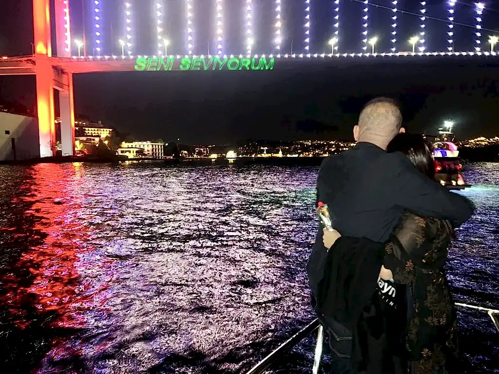 Lazerler Eşliğinde Unutulmayacak Bir Teklif