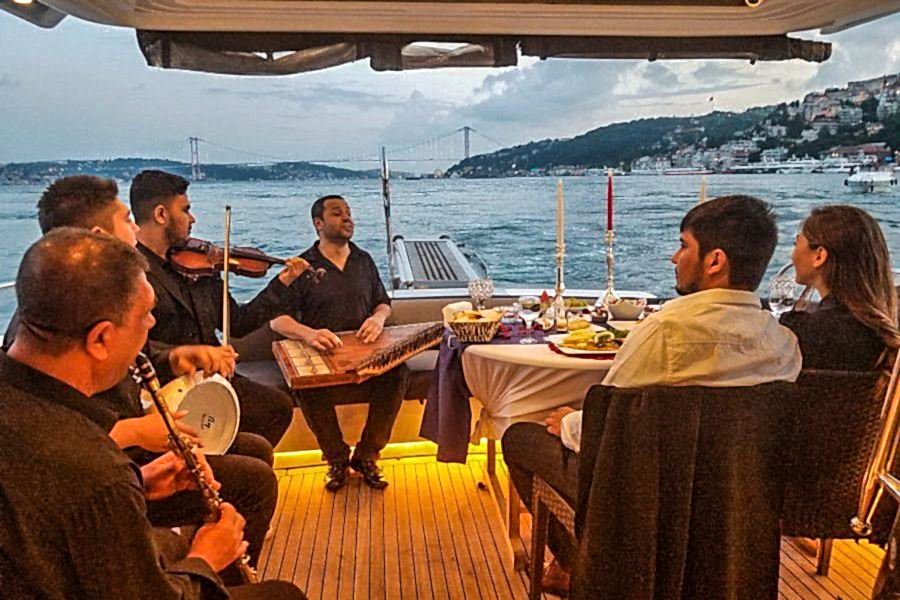 Yüzen Meyhane: Yatta Fasıl Eğlencesi Nedir?